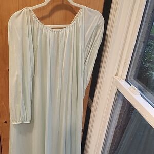 Elegant Light Green Long Sleeve Nighthown